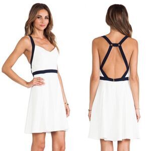 EUC Trina Turk Lilette Dress Size 4 White Fit & Flare Navy Trim Open Back